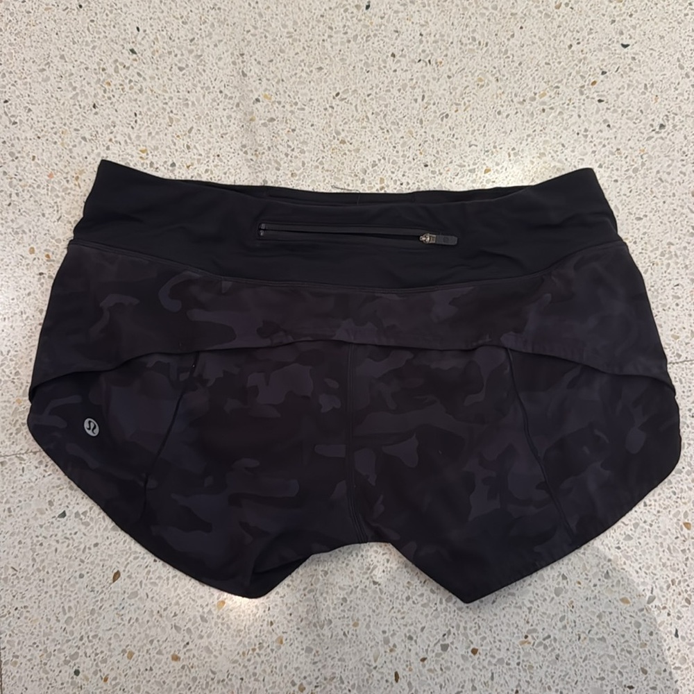 Lululemon speed up shorts - black camo - Picture 2 of 4